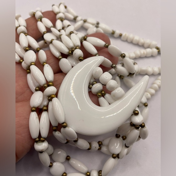 Vintage 1970’s Multi Strand White Acrylic Beaded Necklace Large Crescent Moon - Picture 3 of 6